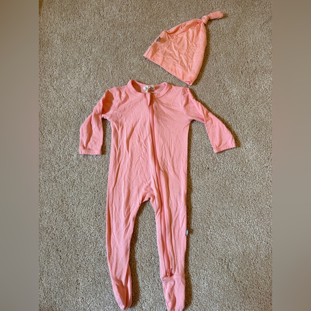 Kyte BABY light pink/coral zippy with knotted hat